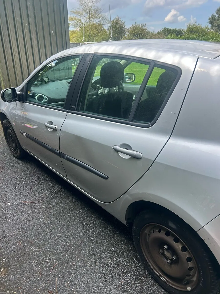 Renault Clio 2010 - Image 4