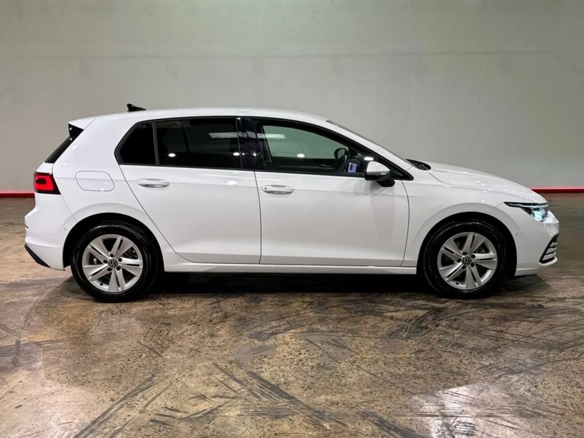 Volkswagen Golf 1.0 AUTOMATIC - STANDARD - ETSI AC - Image 2