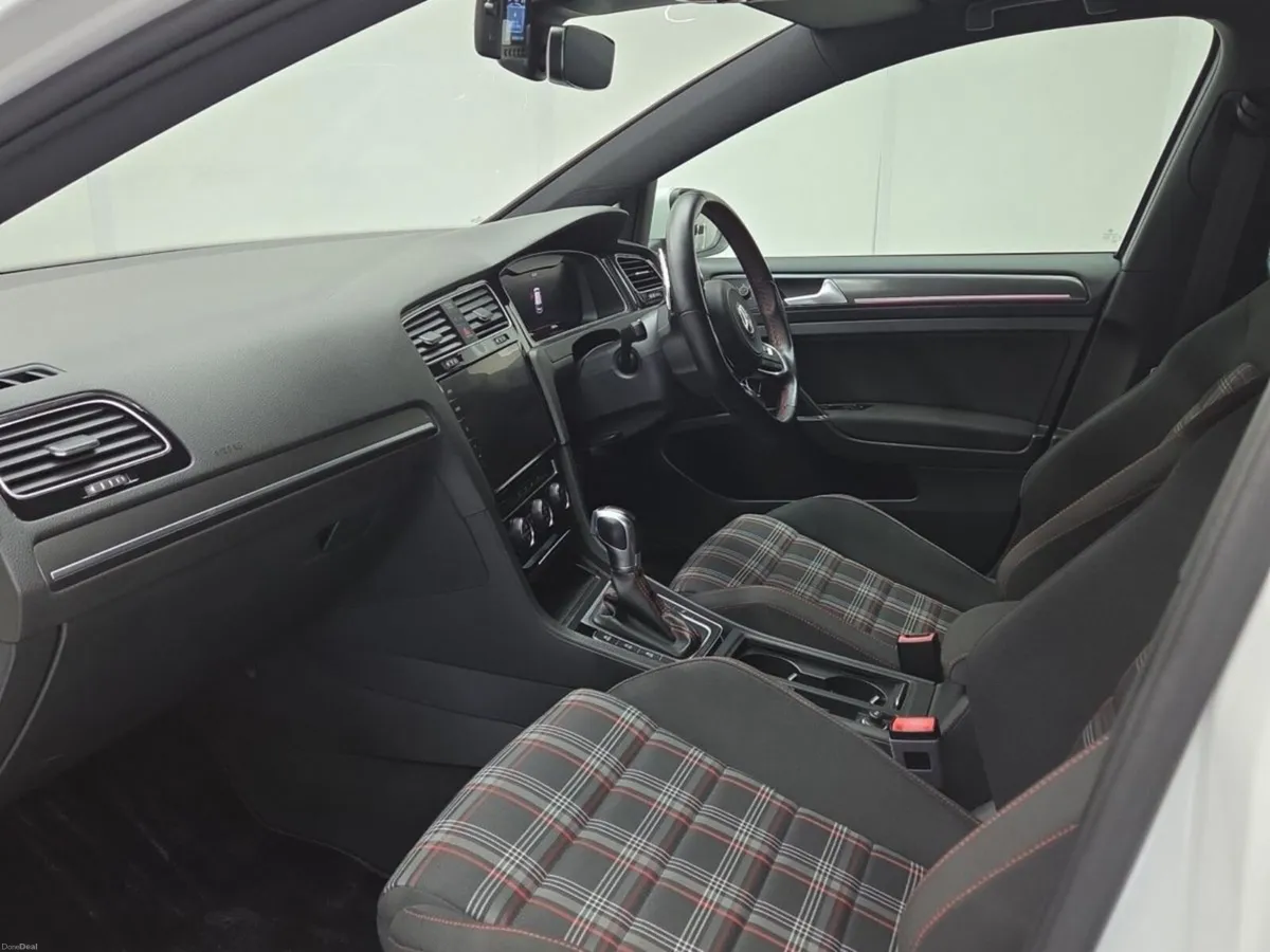 Volkswagen Golf 2.0 GTI DSG - Image 4