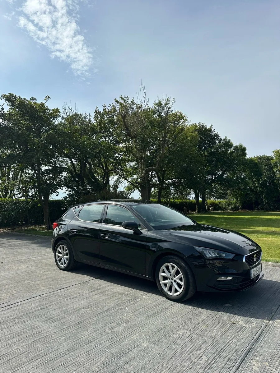Black seat LEON 2.0TDI 115HP SE 5DR - Image 1
