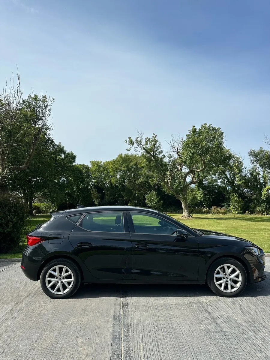 Black seat LEON 2.0TDI 115HP SE 5DR - Image 3