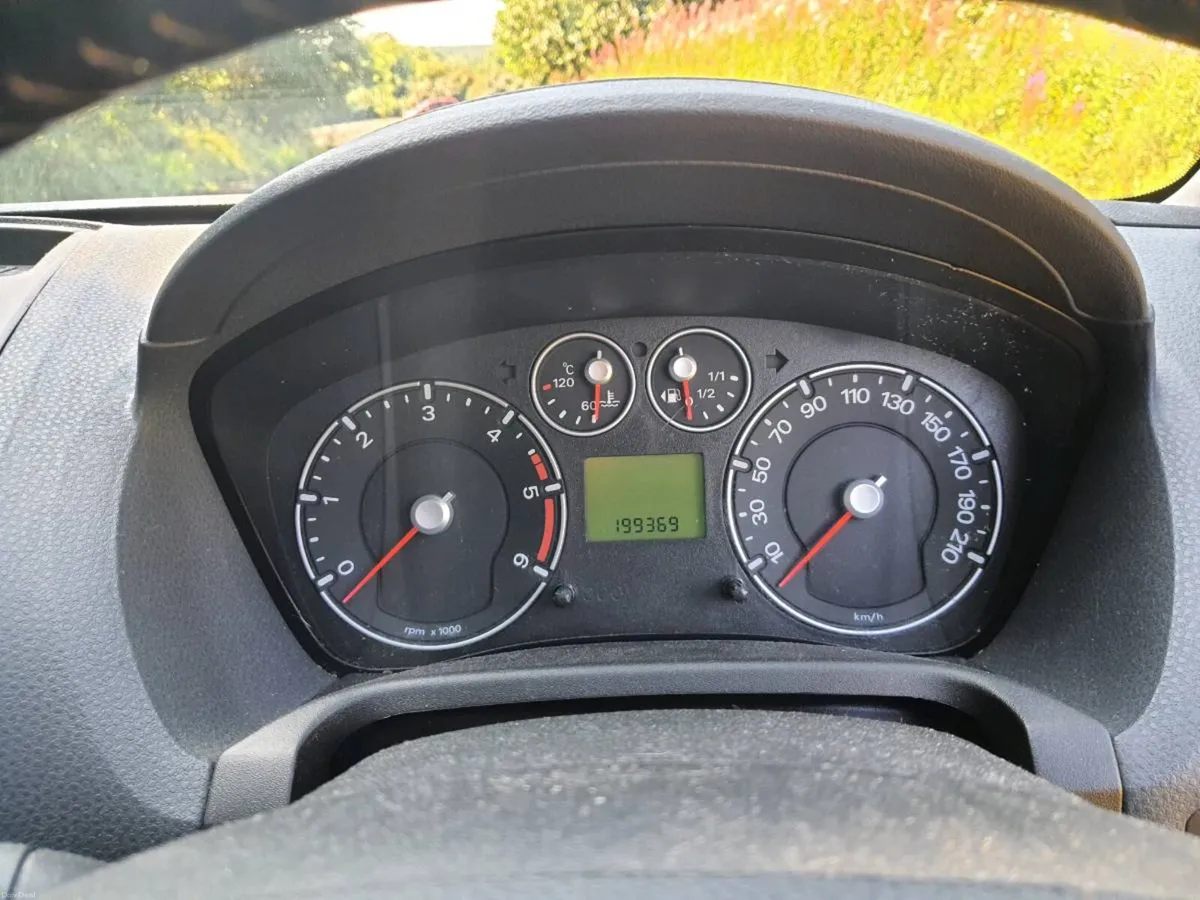 Ford Fiesta 1.4 Diesel(Sunroof) - Image 6