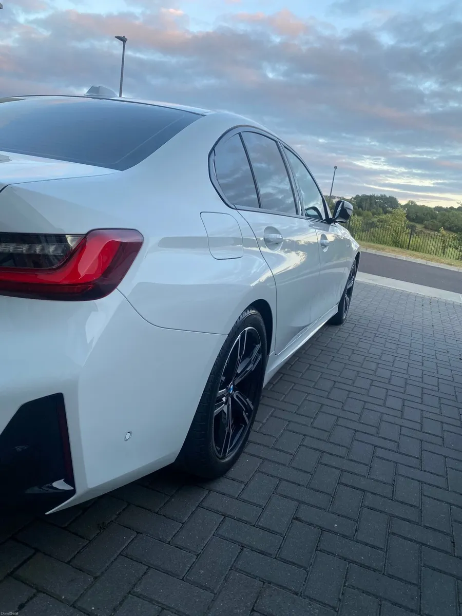 BMW 3-Series 2023 - Image 3