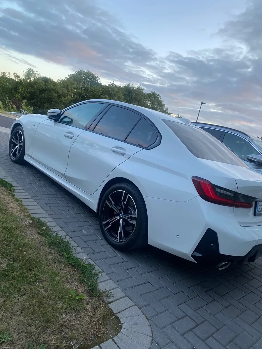BMW 3-Series 2023 - Image 4