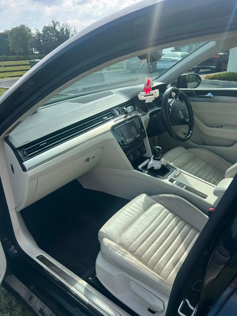 Volkswagen Passat 2015 - Image 3
