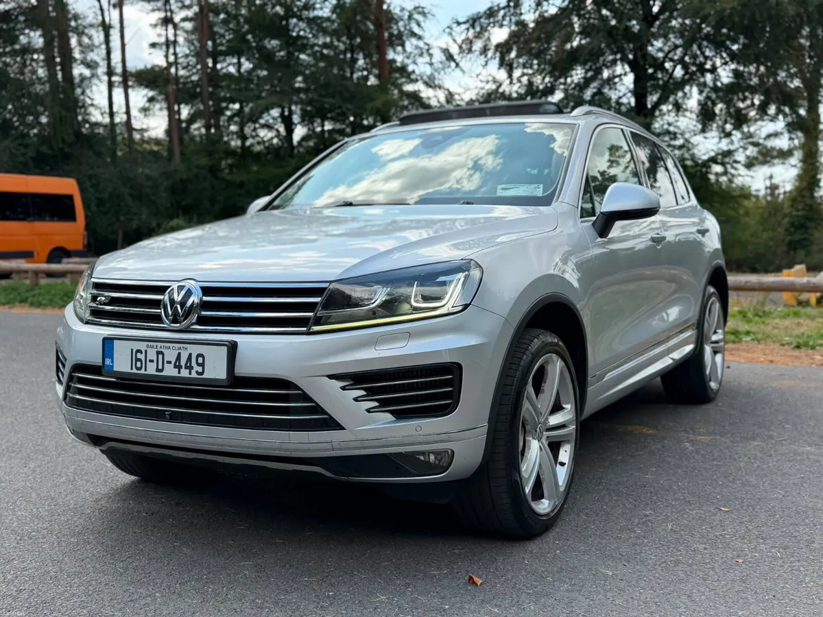 2016 Volkswagen Touareg R-Line Crew Cab - Image 3
