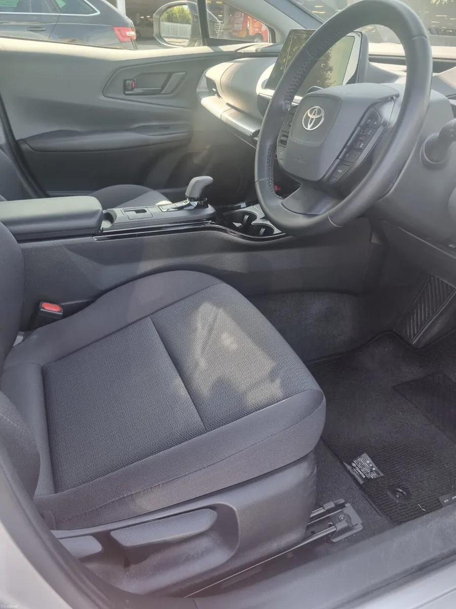 Toyota Prius 2023 Hybrid - Image 5