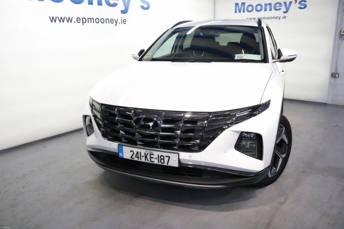 Hyundai Tucson Hybrid Executive Plus 1.6L petrol a - Image 2