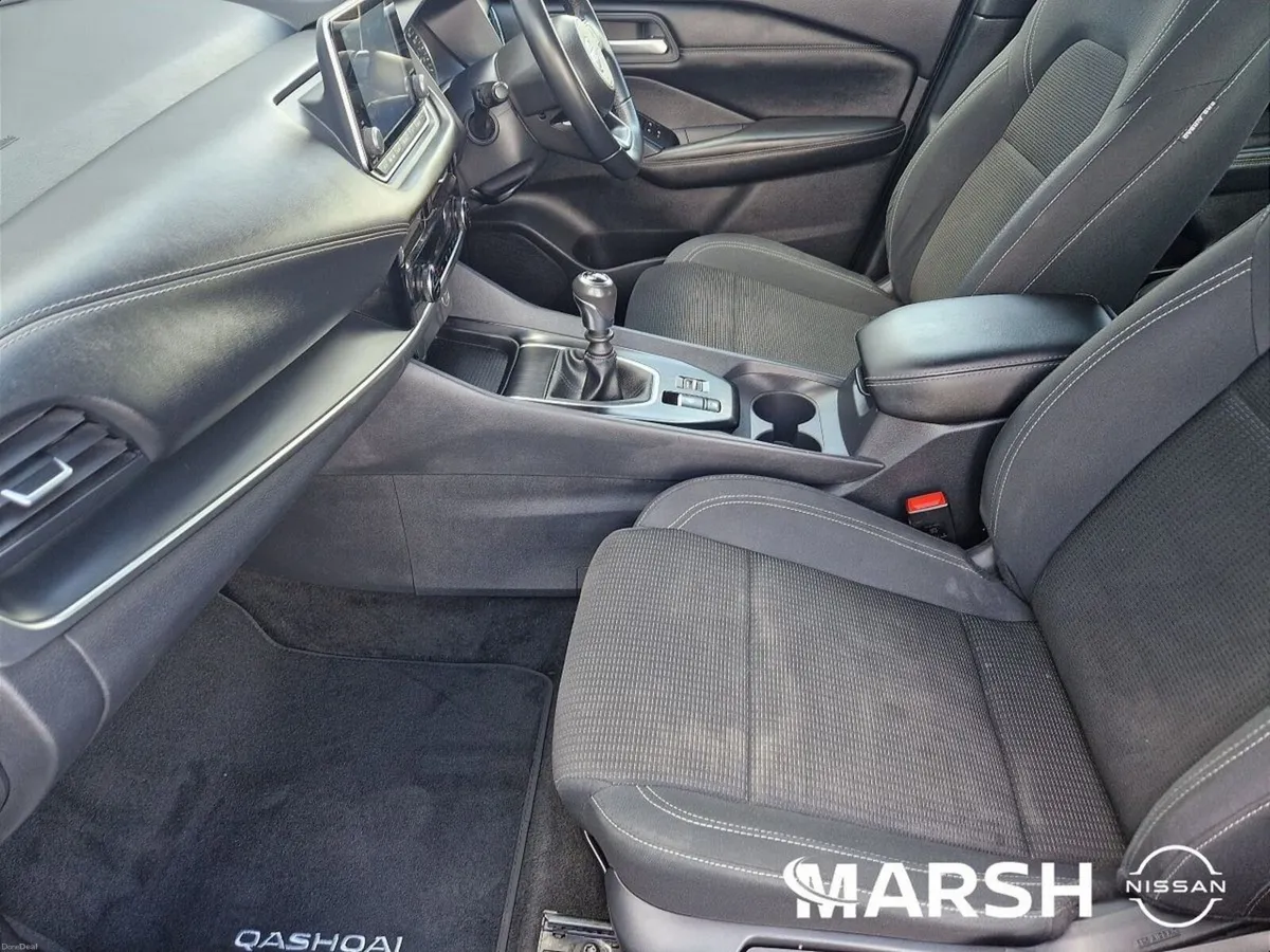 Nissan Qashqai 1.3 MILD HYBRID SV 5DR - Image 4