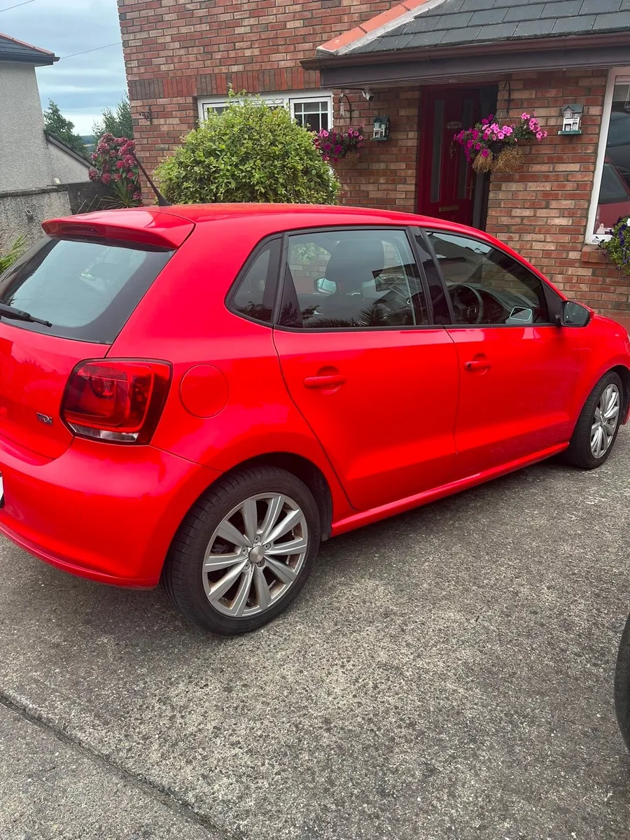 2012 Volkswagen Polo Red - Image 4