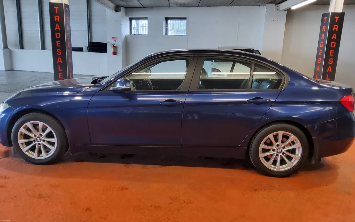 BMW 3-Series 2018 - Image 6