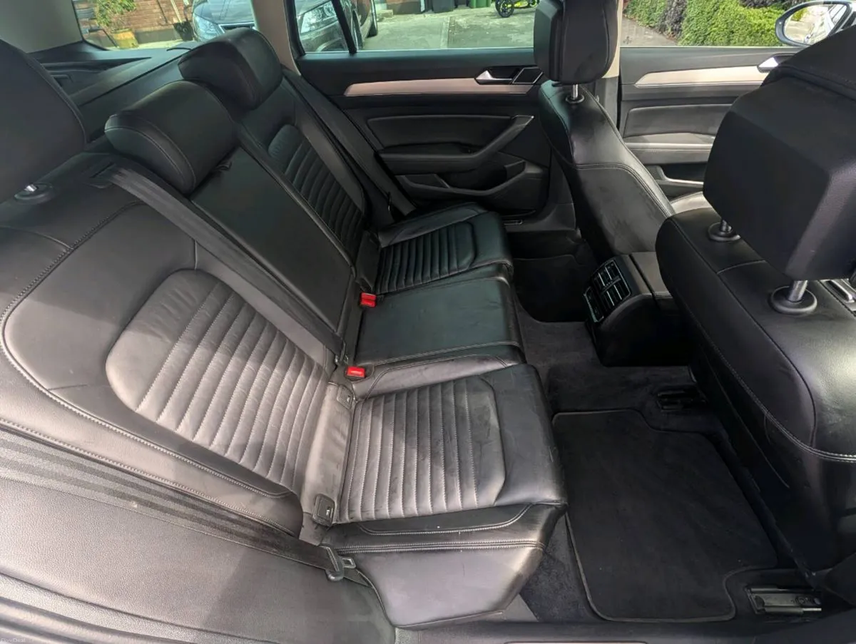 Volkswagen Passat Estate - Image 5