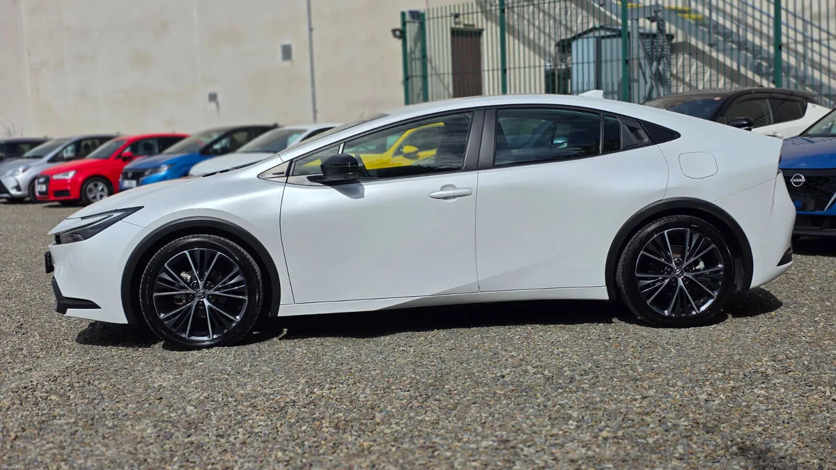 2023 Toyota Prius Hybrid - Image 4