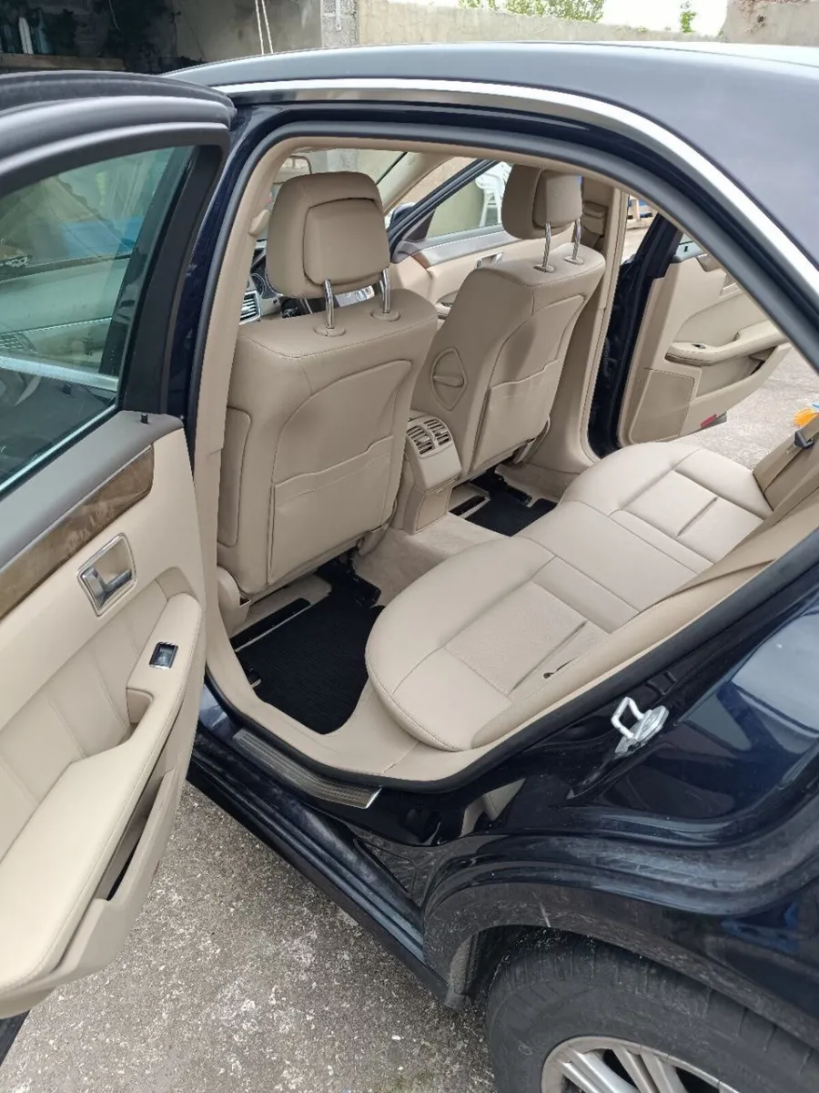 Mercedes-Benz E-Class 2010 - Image 1