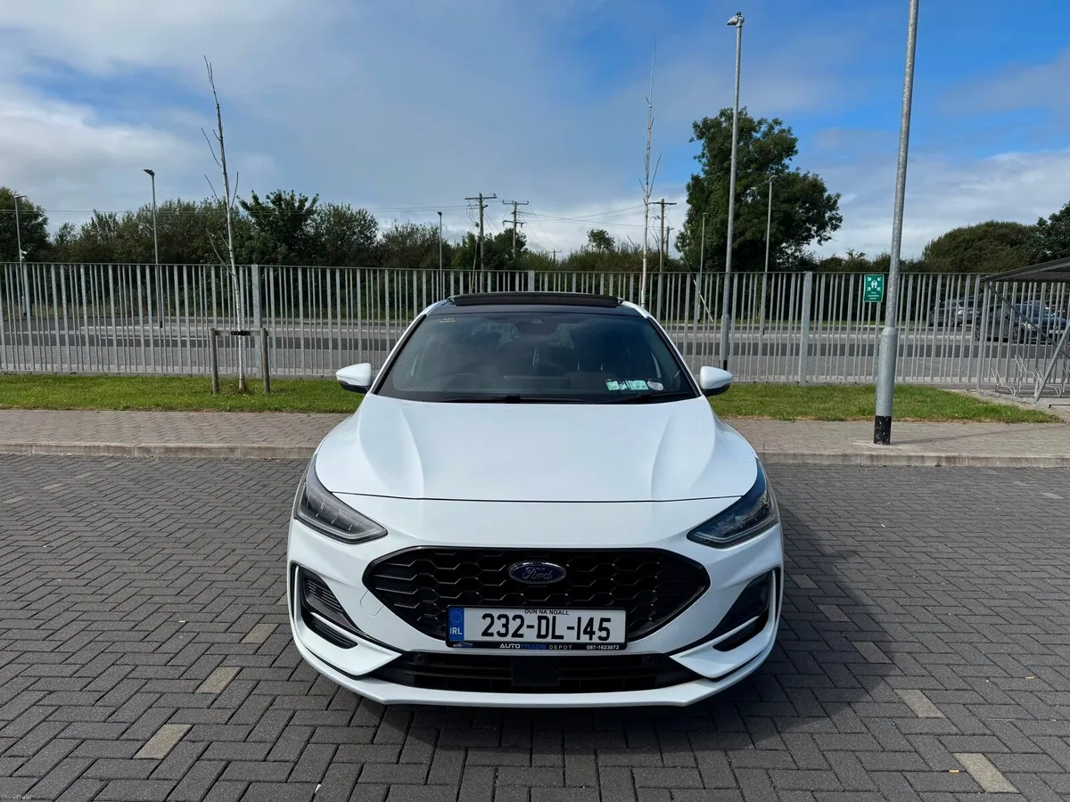 Ford Focus st line Panoramic sunroof (high spec) - Image 4