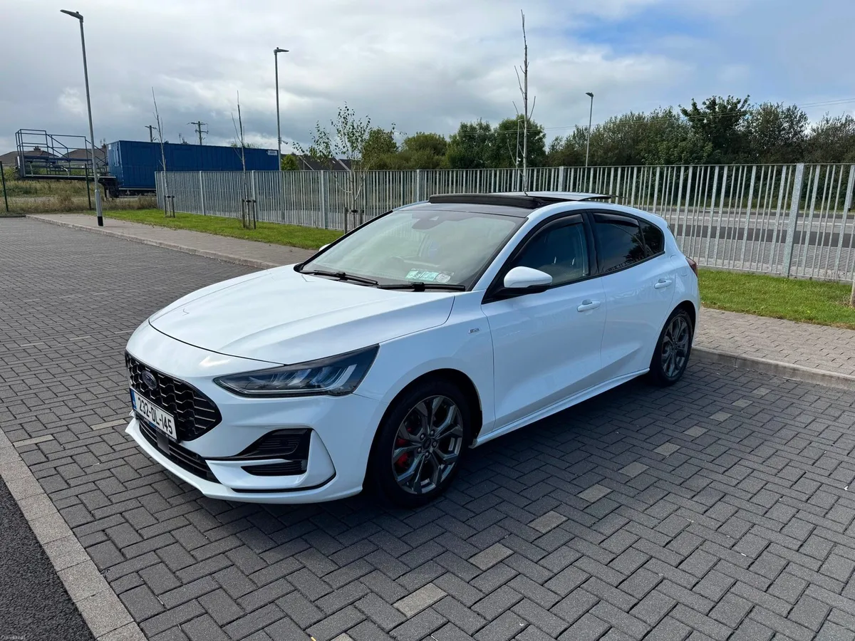 Ford Focus st line Panoramic sunroof (high spec) - Image 1