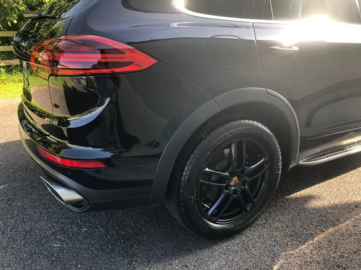 Porsche Cayenne - Image 5