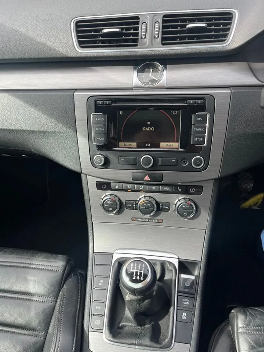 2012 Volkswagen Passat - Image 2
