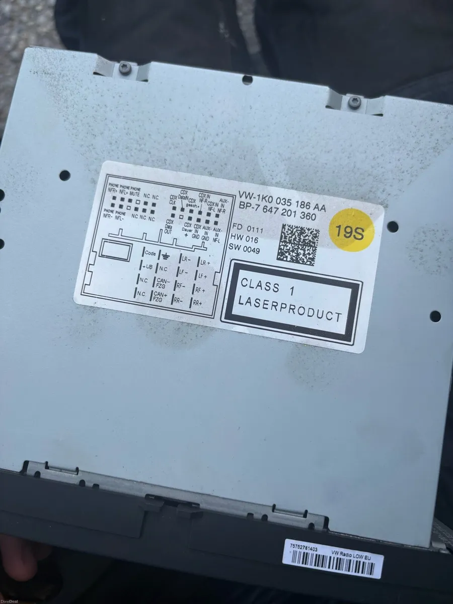 Vw Jetta 2011 standard radio - Image 5