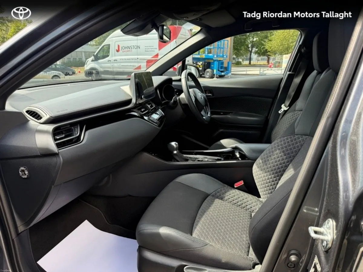 Toyota C-HR HYBRID SPORT - Image 6