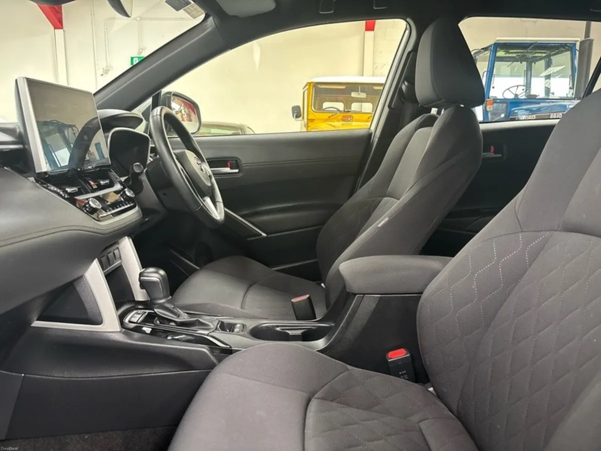Toyota Corolla Cross SPORT HYBRID AUTO - Image 6