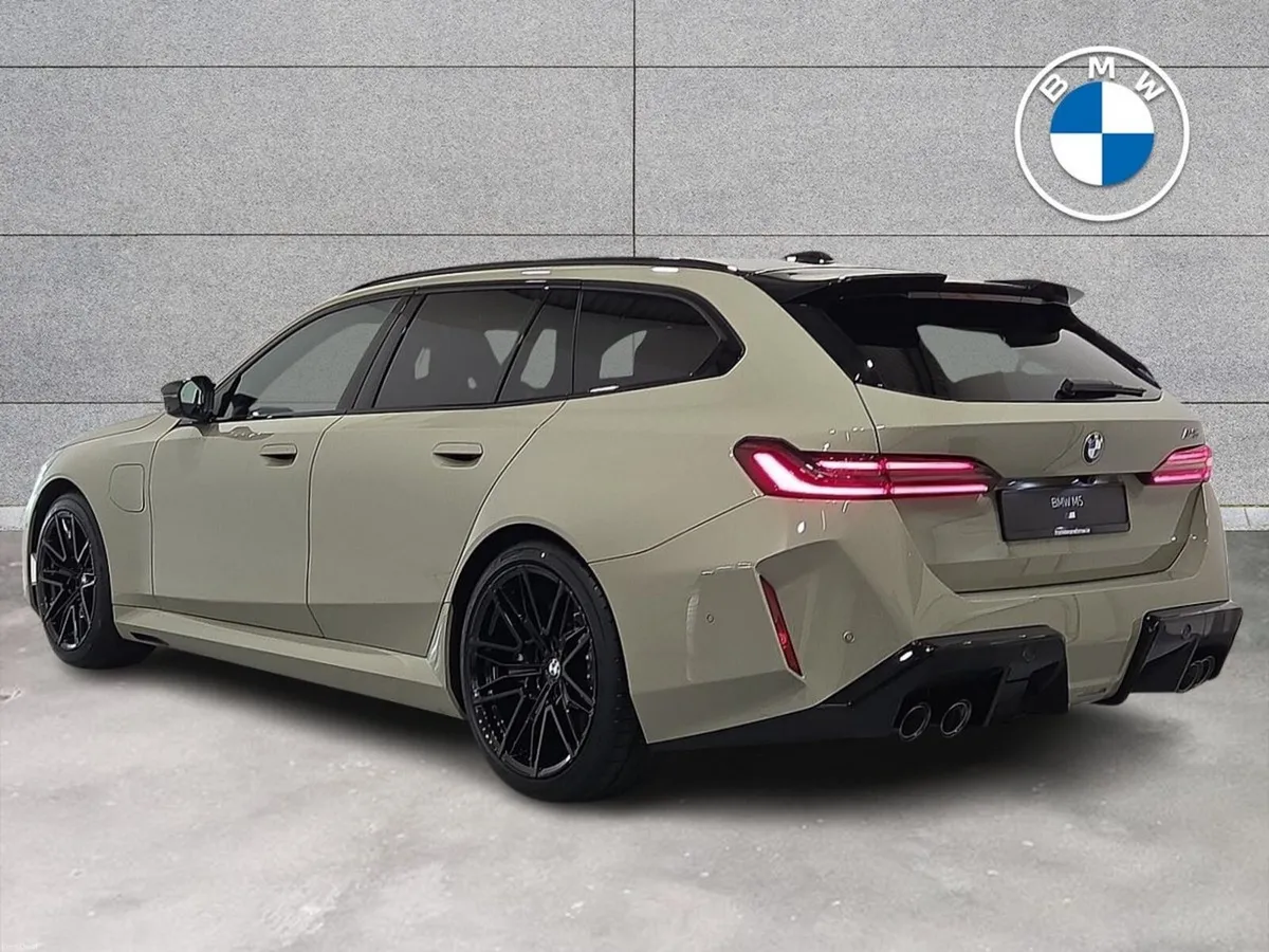 BMW M5 Touring - Image 2