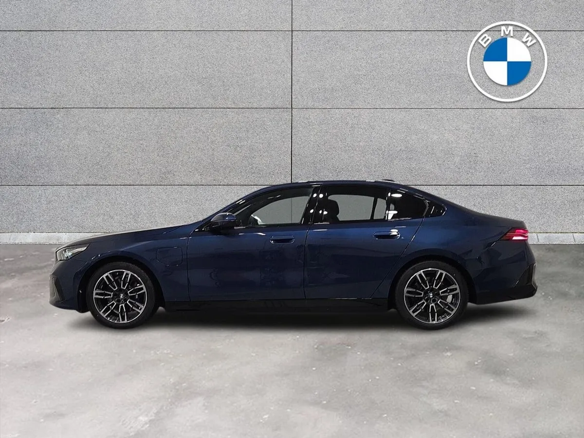 BMW 5-Series 530e M Sport Saloon - Image 3