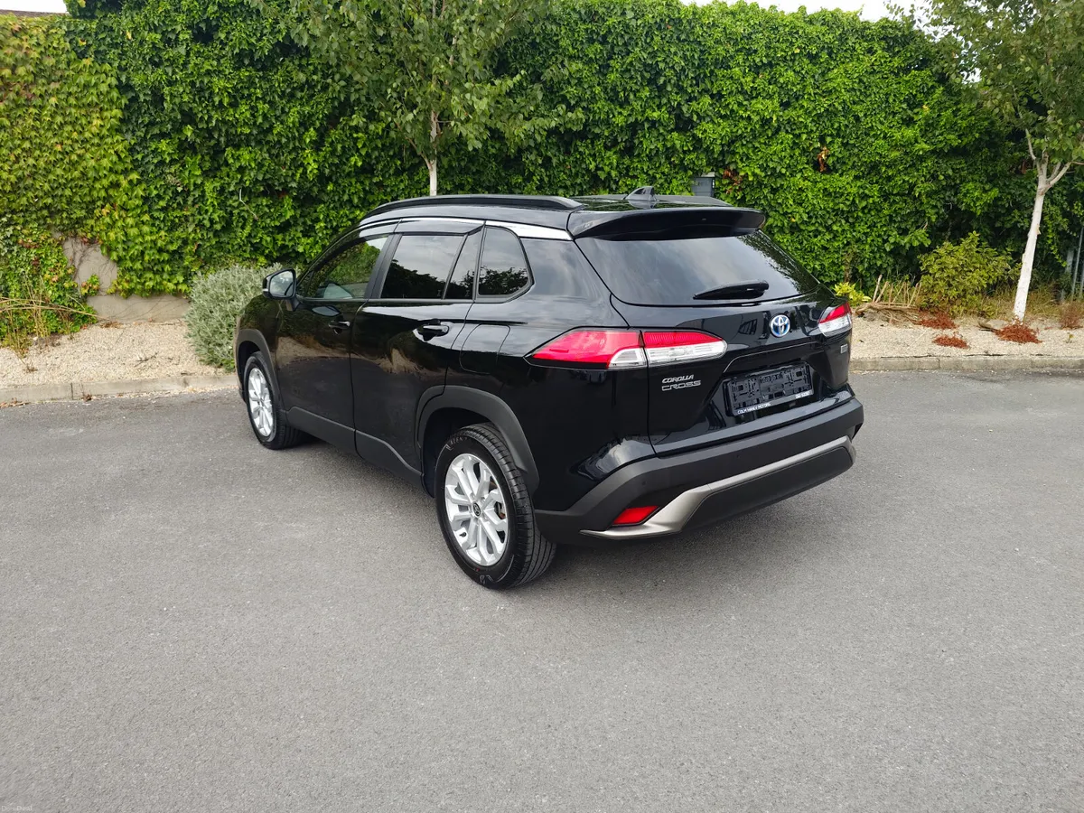 Toyota Corolla Cross Hybrid - Image 5