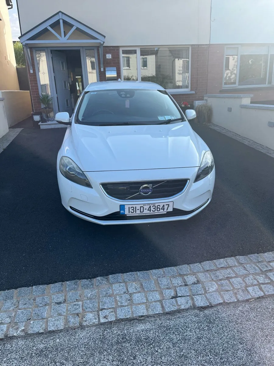 Volvo V40 Auto - Image 1