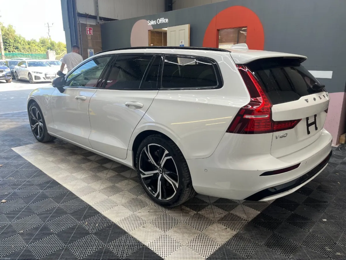 Volvo V60 2023 VOLVO V60 4WD RECHARGE ULTIMATE T6 - Image 5