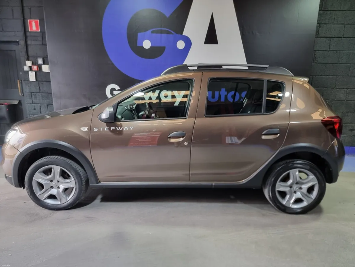 Dacia Sandero Stepway **SAT NAV, REAR SENSORS, LOW - Image 5