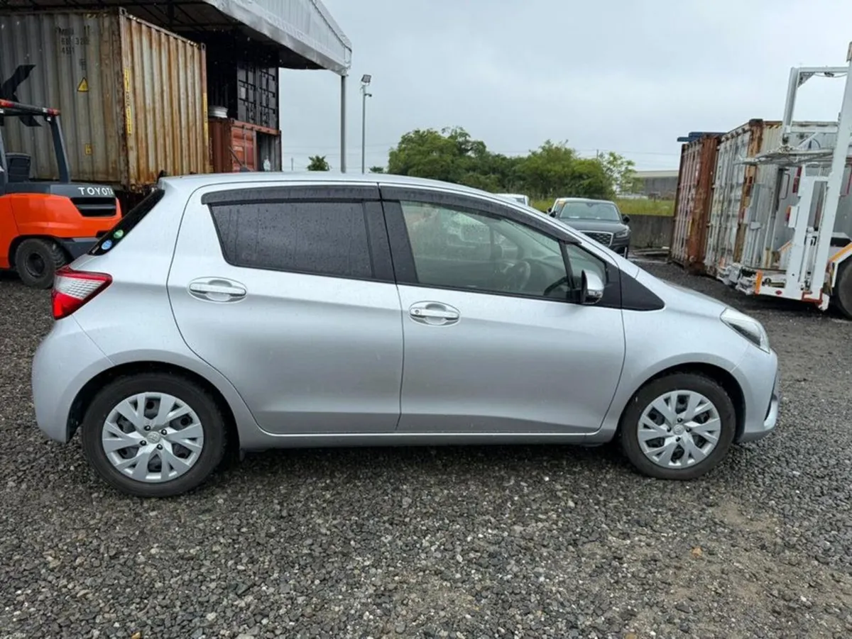 Toyota Yaris 1.3 - Image 2