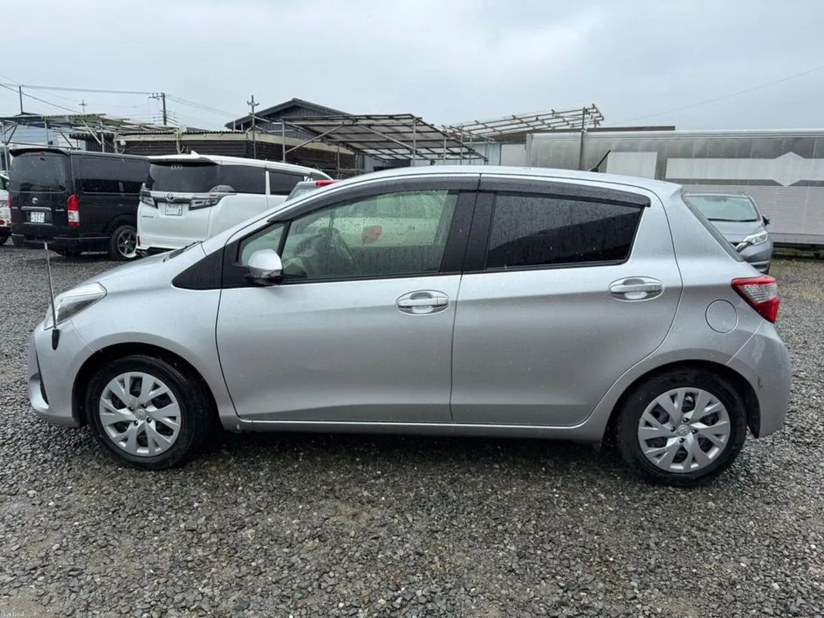 Toyota Yaris 1.3 - Image 4