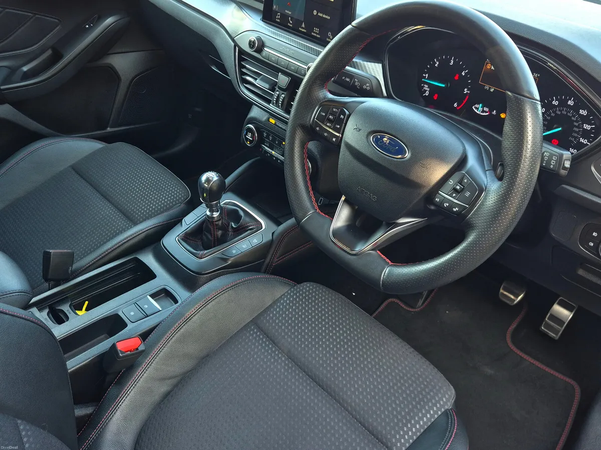 Ford Focus  1.5 TDCI ST-LINE X 120PS - Image 5