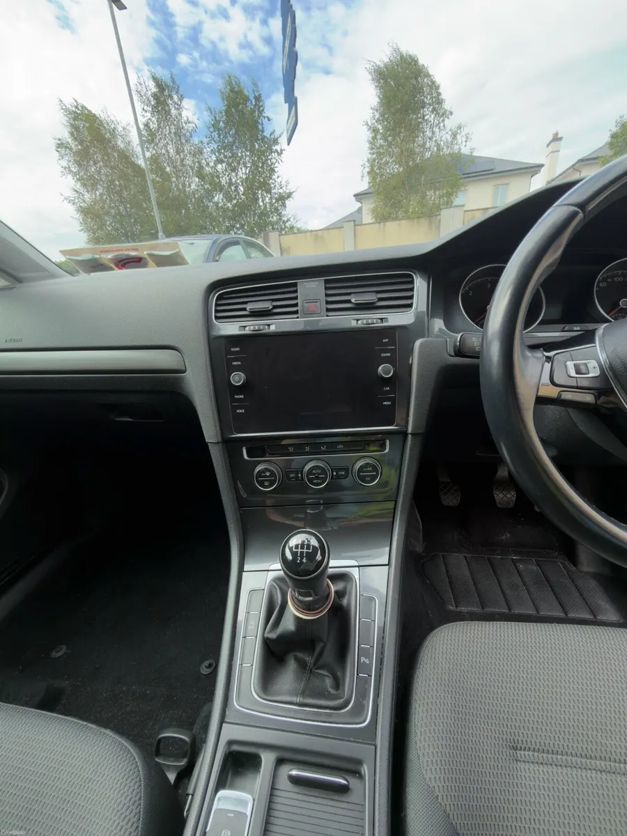 Volkswagen Golf - Image 4
