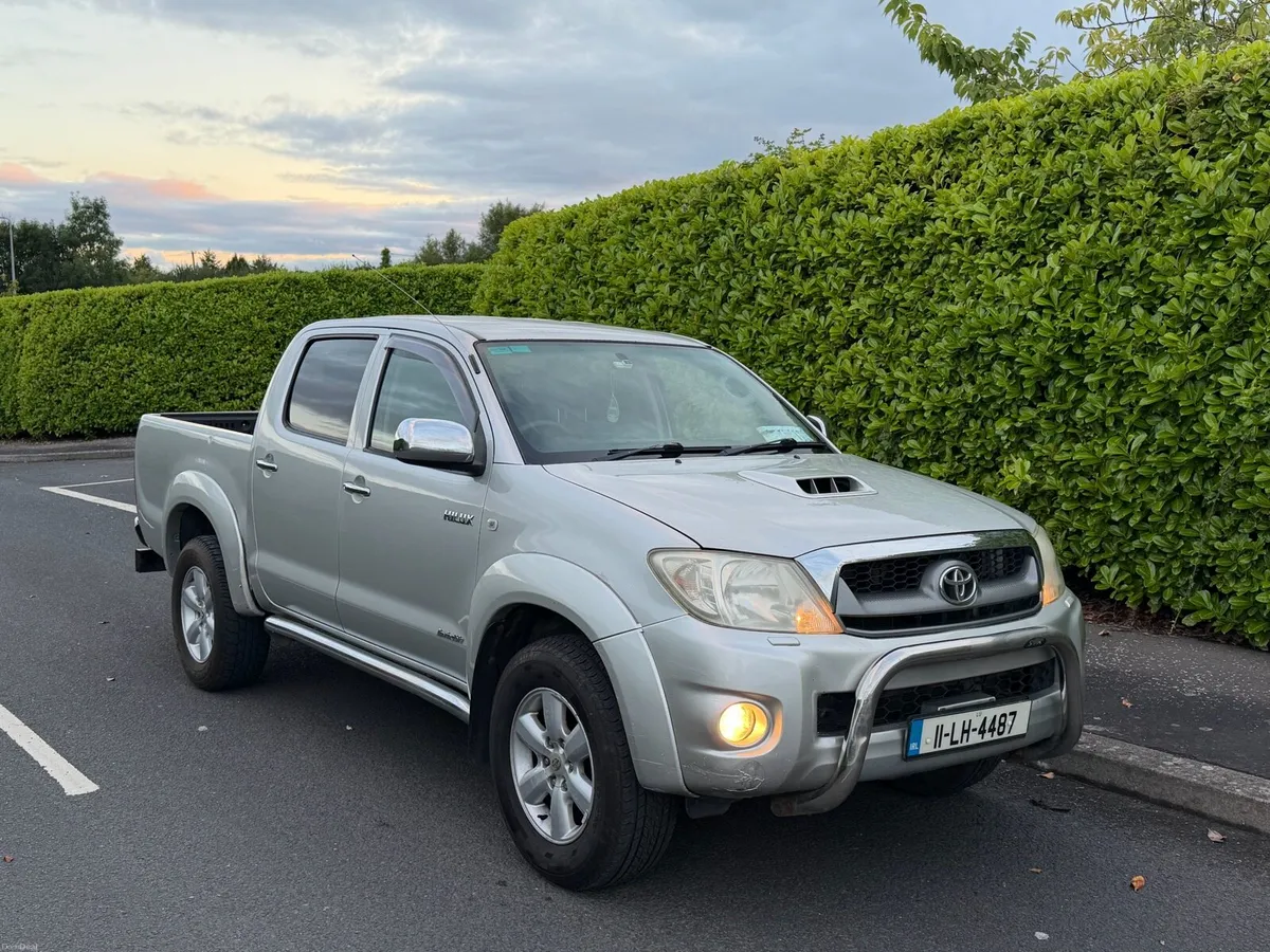 2011 Toyota Hilux invisible 3.0 D4D auto crewcab - Image 1