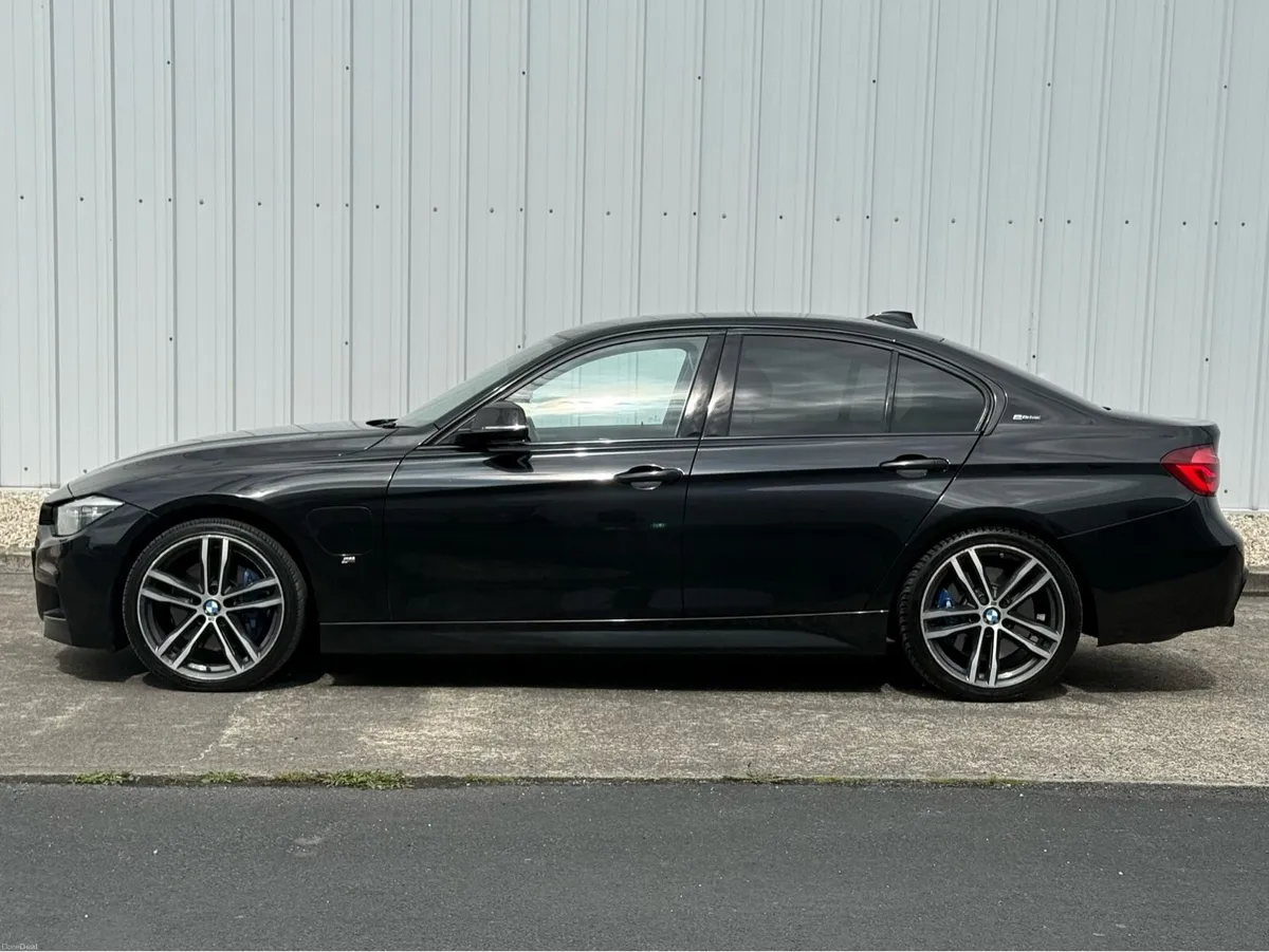 2018 BMW 330E M-Sport (Shadow Edition) - Image 6