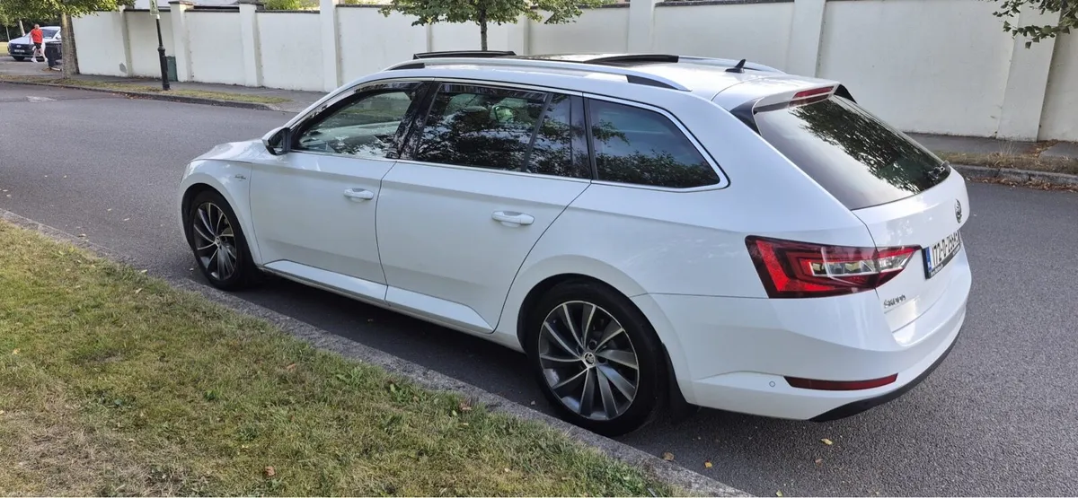 2017 Skoda superb Laurin & Klement 2.0 TDI 4x4 - Image 5