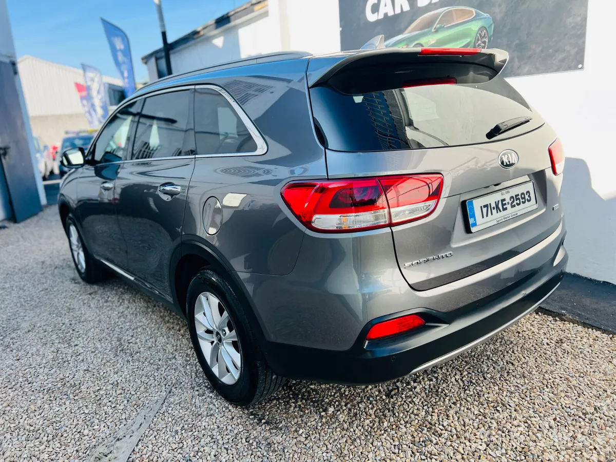 2017 Kia Sorento Platinum 2WD 7 Seater - Image 3