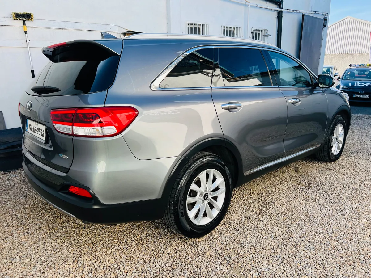 2017 Kia Sorento Platinum 2WD 7 Seater - Image 6