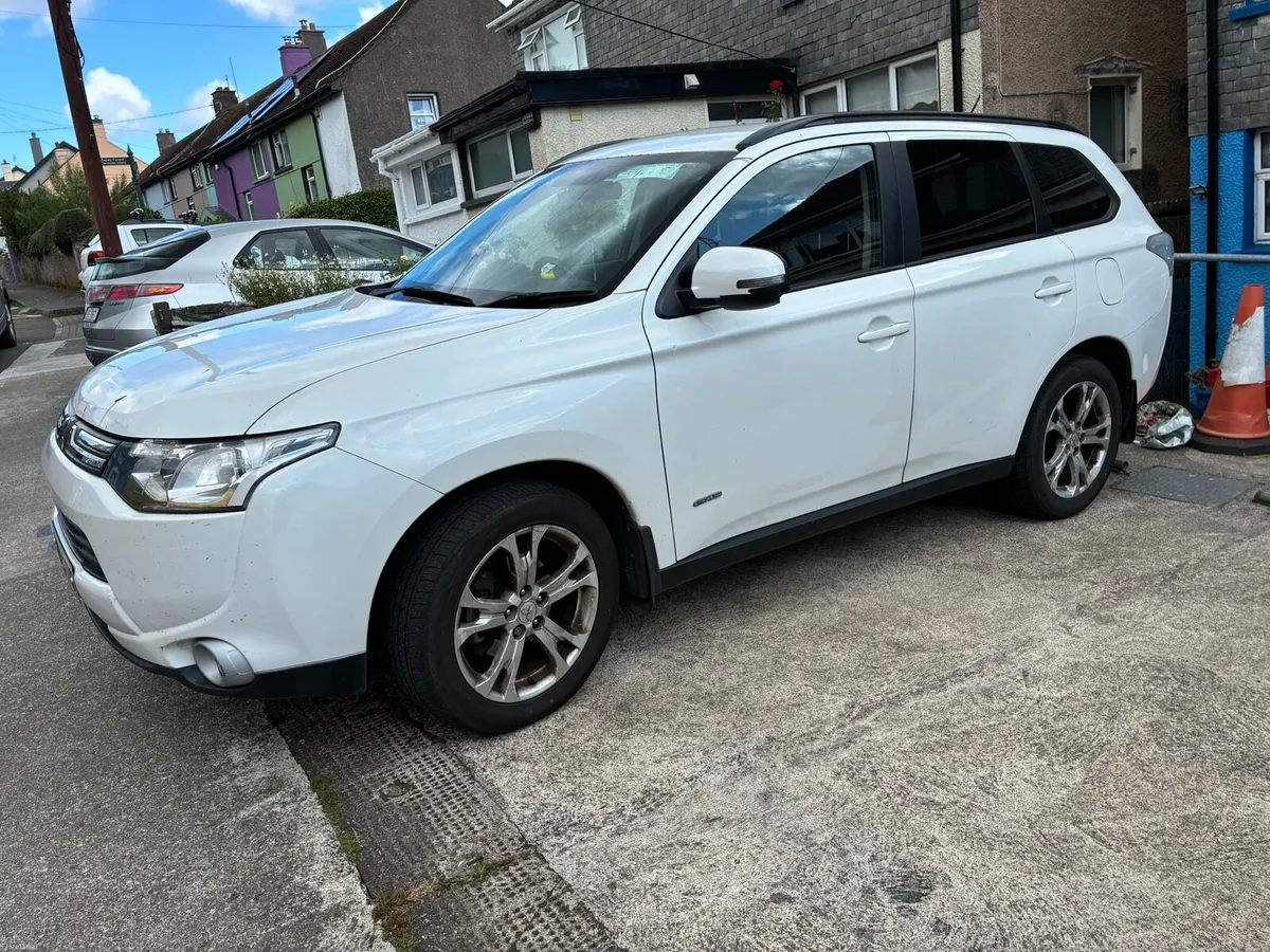 Mitsubishi outlander 2013 2.3 Diesel - Image 2