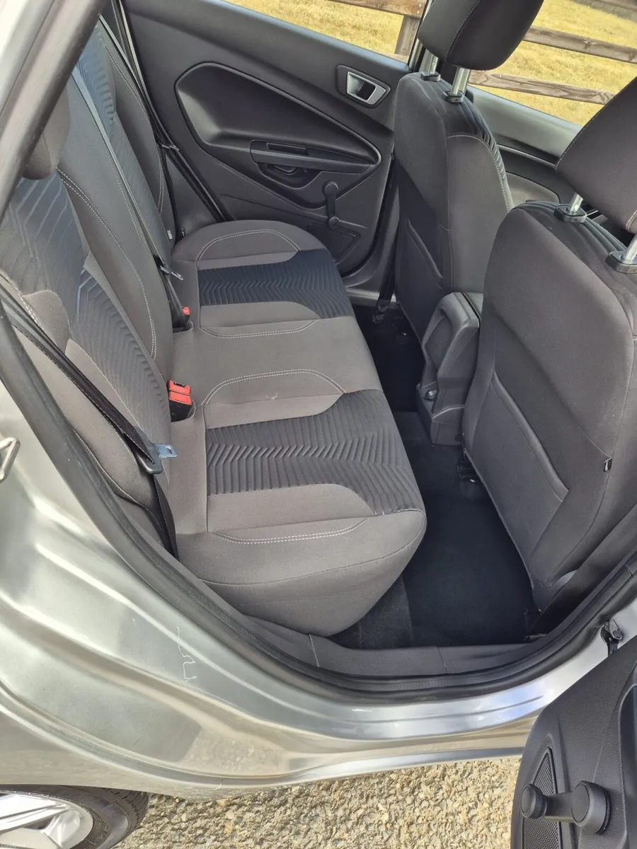 Ford fiesta - Image 6