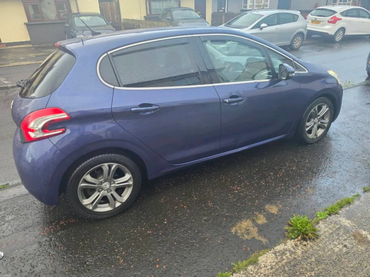 2015 Peugeot 208 1.6HDI - Image 5