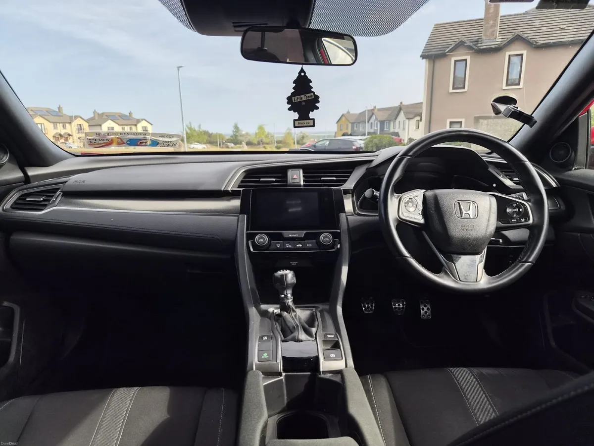 Honda Civic 2018 - Image 2