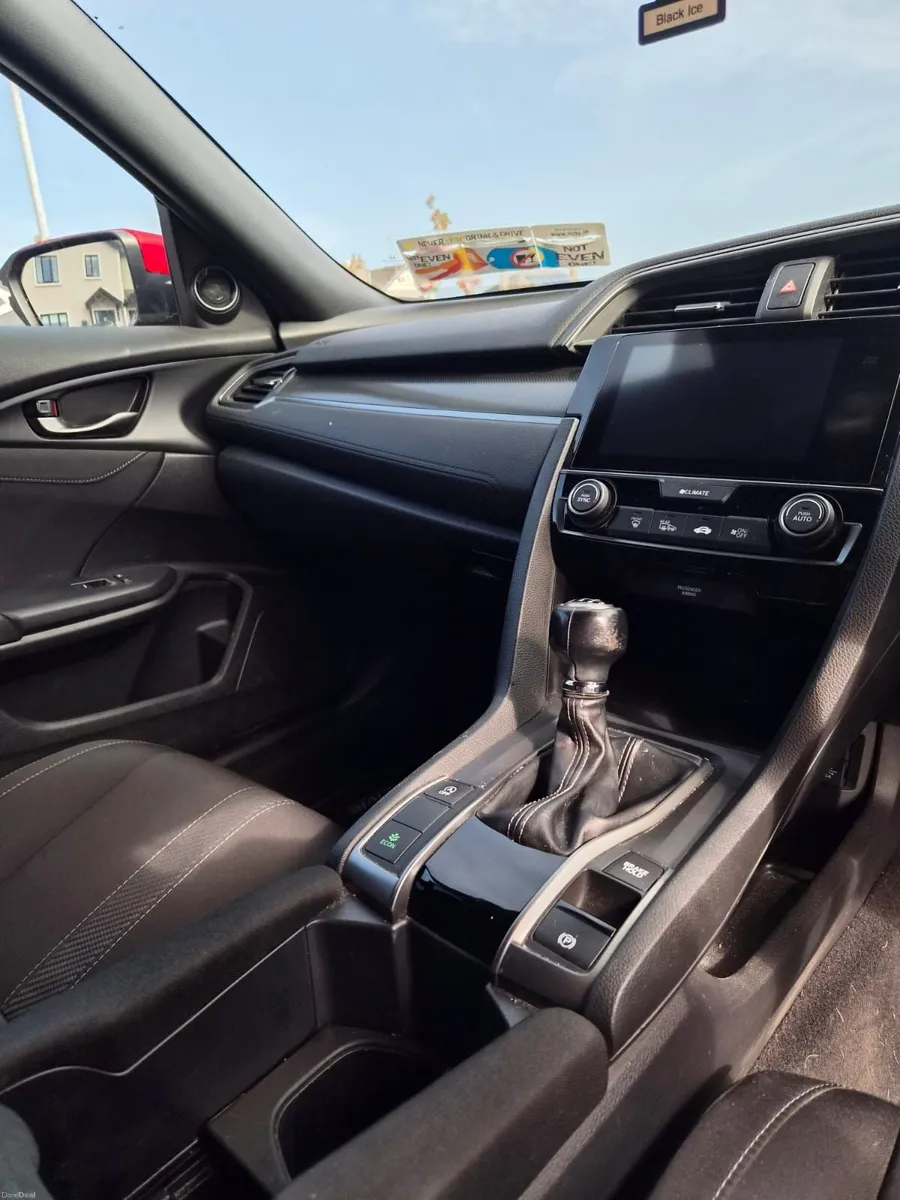 Honda Civic 2018 - Image 4
