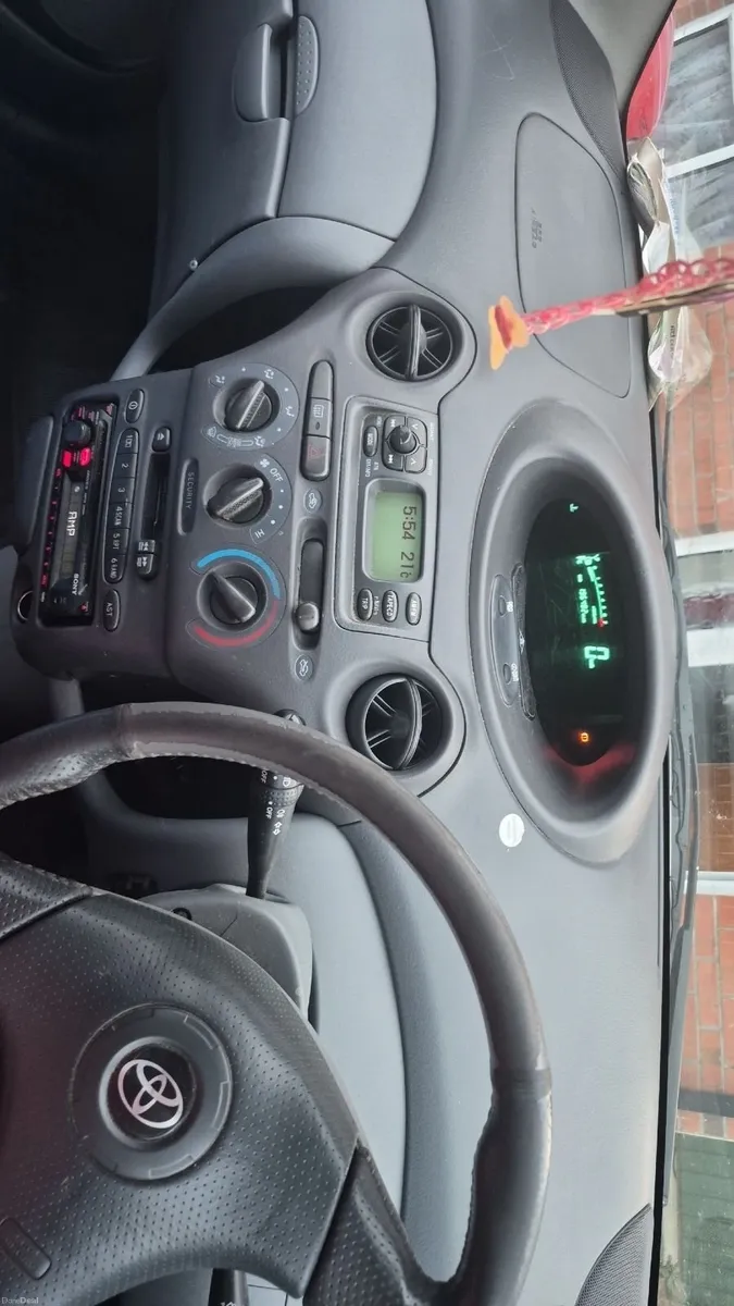 Toyota Yaris 2002 - Image 2