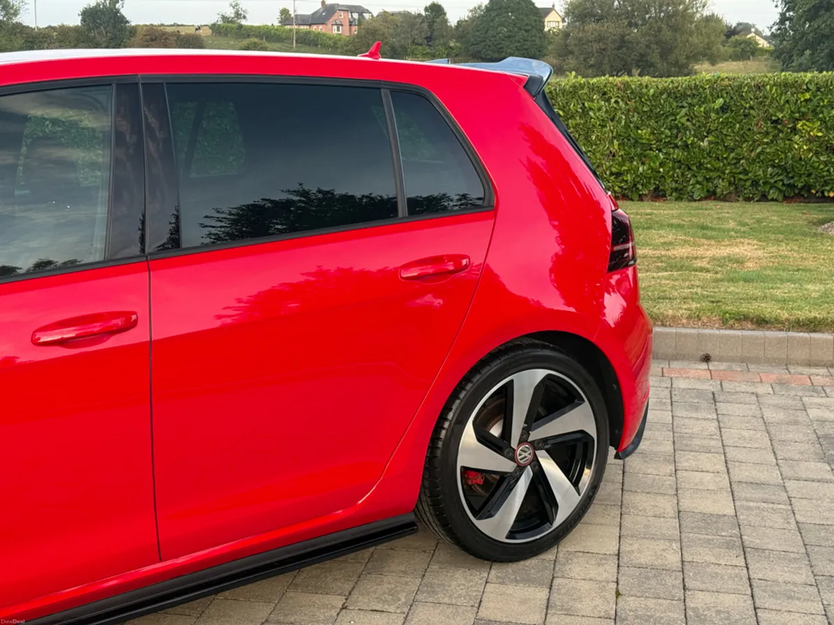 2017 Volkswagen Golf GTI - Image 6