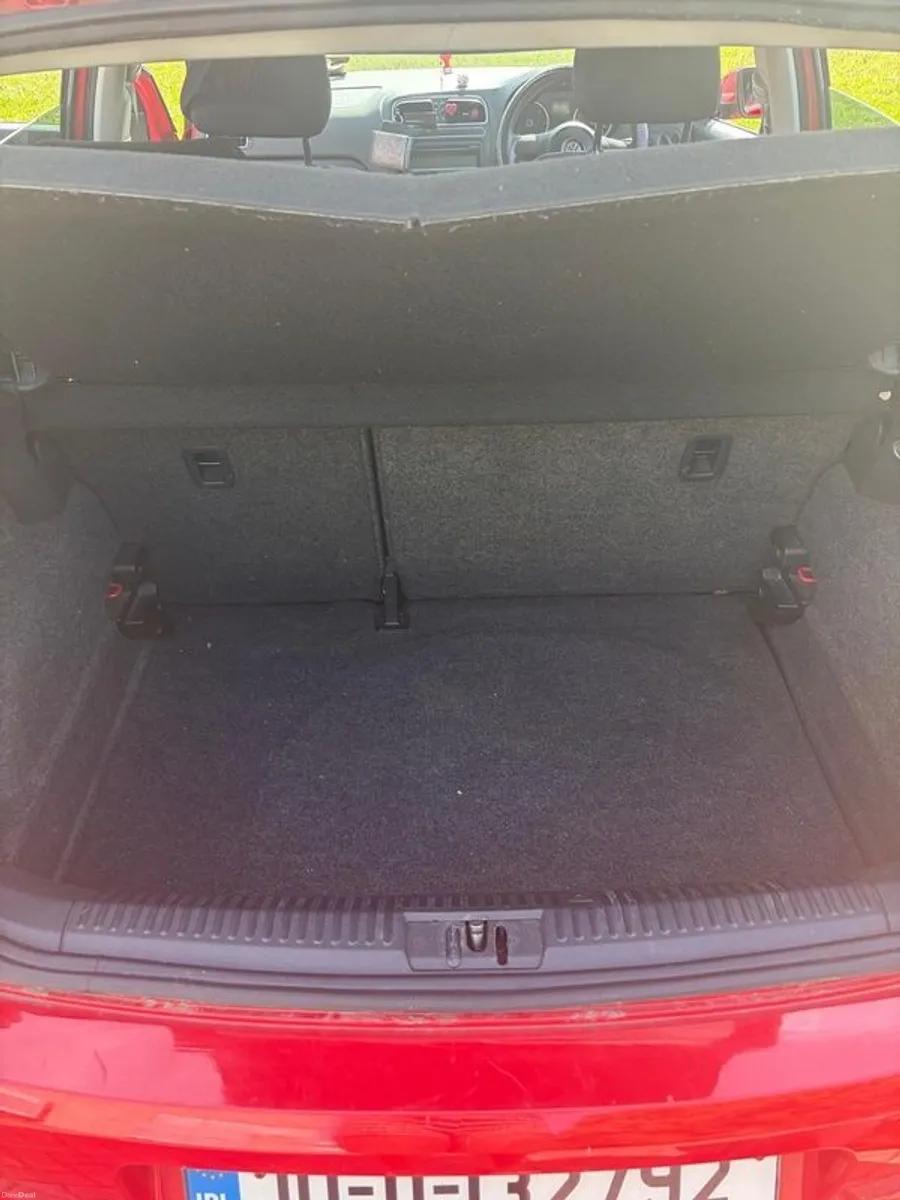 2010 Volkswagen Polo - Image 2