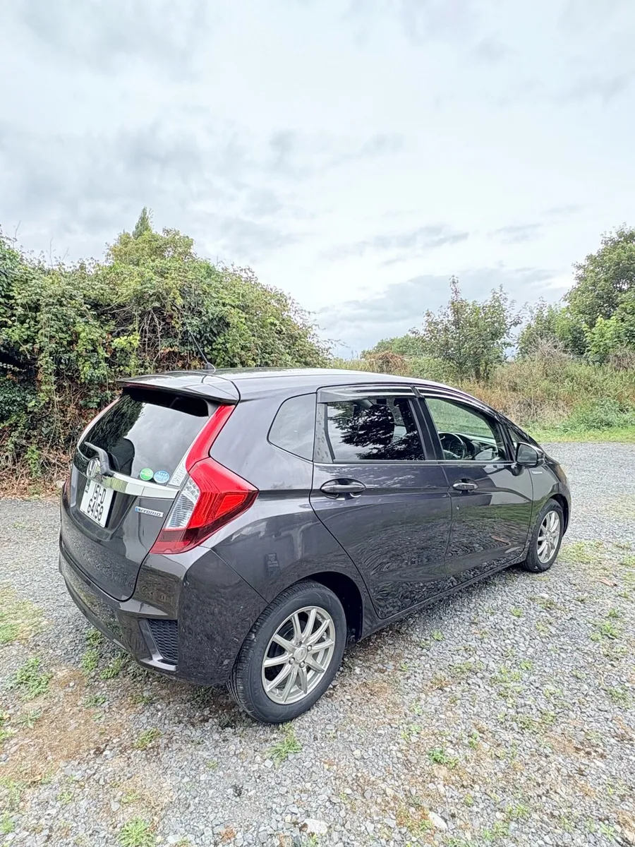 Honda Fit 1.5 Hybrid Automatic - Image 4