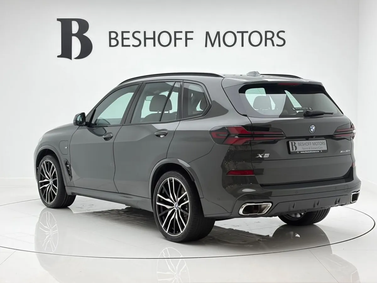 BMW X5 50e M-SPORT=PAN ROOF//LOW MILES//D REG=FULL - Image 3